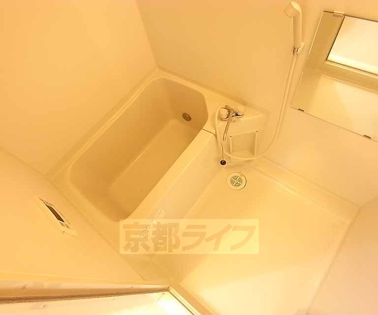 バス・シャワールーム　ゆったり浸かれます。