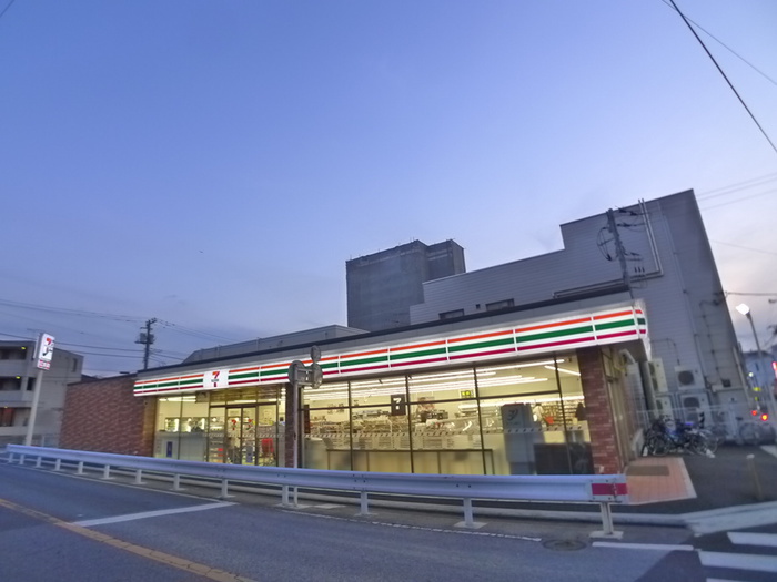コンビニ　セブンイレブン（コンビニ）まで270m