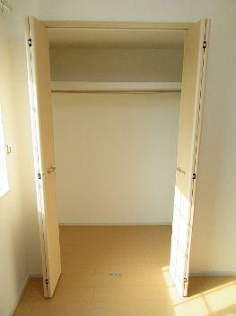収納　洋服も掛けて収納できるクローゼット♪