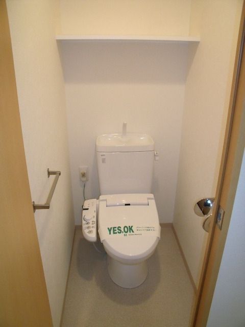 トイレ　洗浄便座です