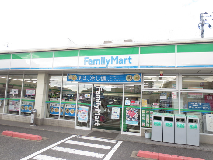 コンビニ　ファミリーマート（コンビニ）まで449m