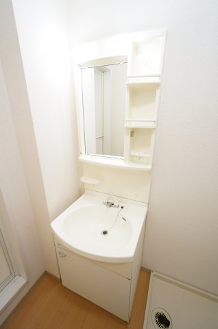 洗面設備　※同物件、反転タイプの写真になります。