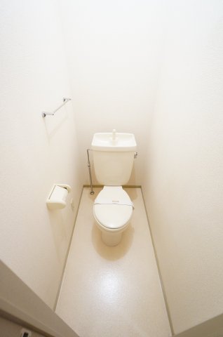 トイレ　※同物件、反転タイプの写真になります。