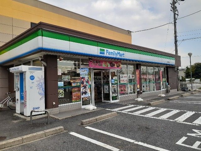 コンビニ　ファミリーマート桑名安永店（コンビニ）まで300m