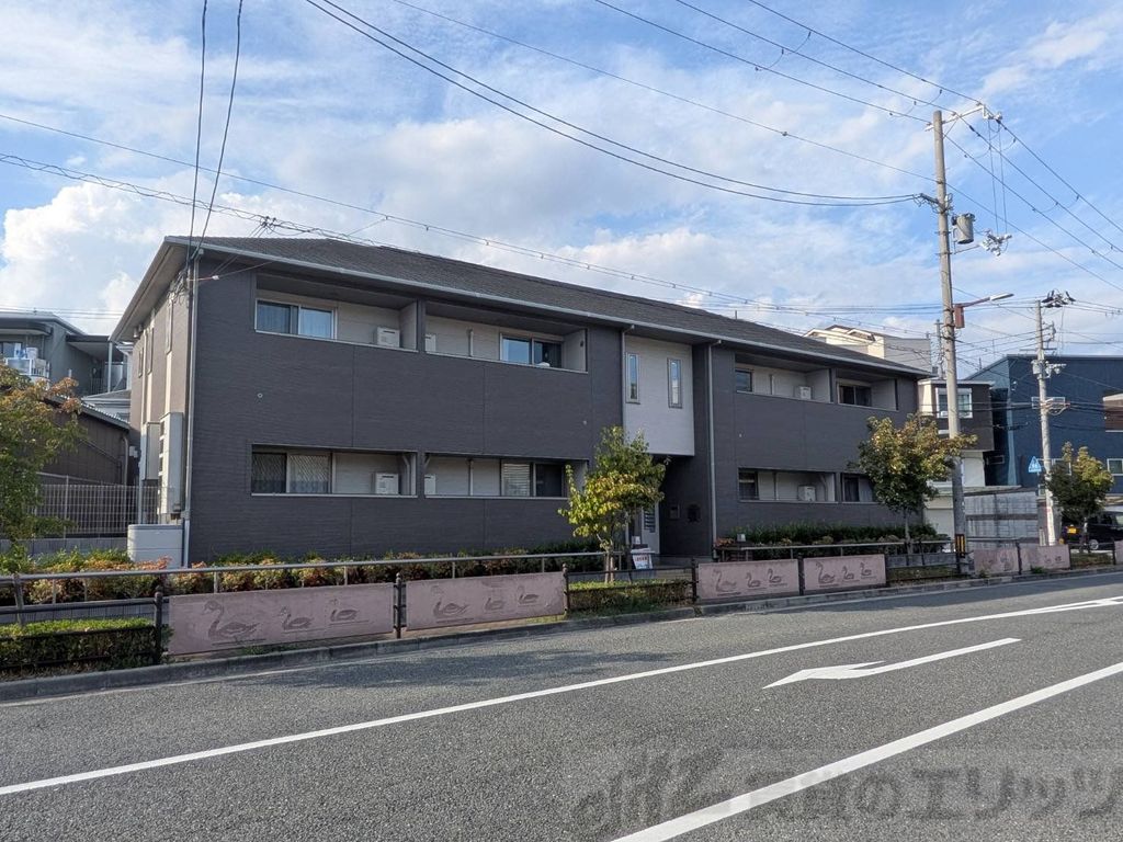 建物外観　駐車場