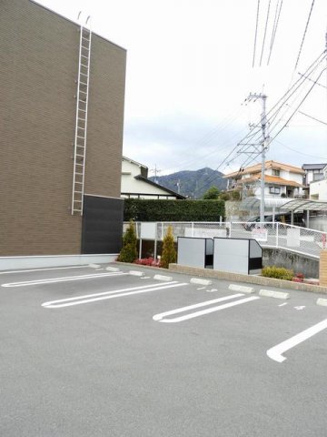 駐車場　車をお持ちの方に嬉しい駐車場付きの物件です