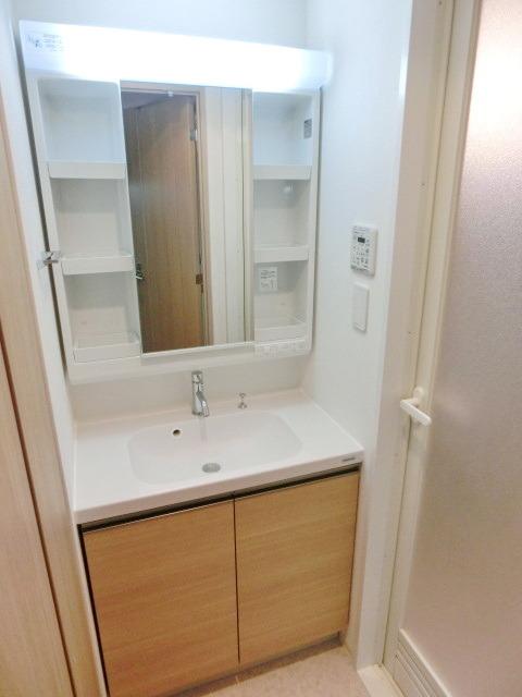 洗面設備　※別部屋の参考写真です。