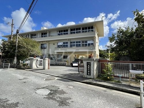 小学校　那覇市立垣花小学校（小学校）まで808m
