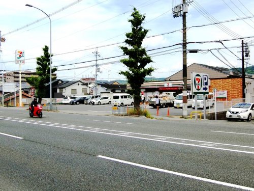 コンビニ　セブンイレブン 伏見勧進橋店（コンビニ）まで342m