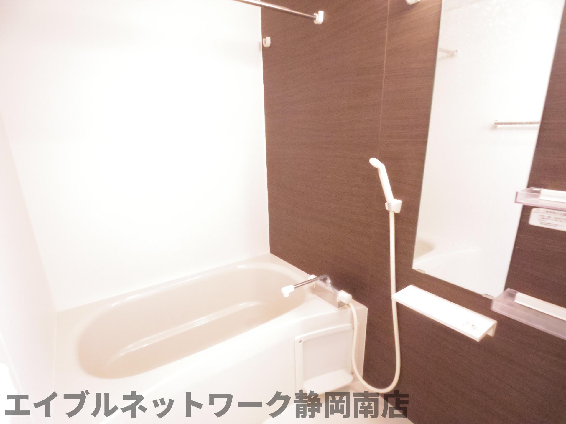 バス・シャワールーム　落ち着いた空間のお風呂です