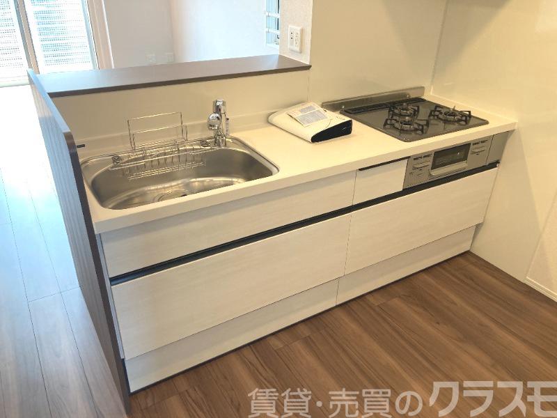 キッチン　効率よくお料理できる３口コンロ付き♪