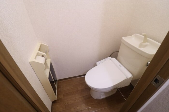 トイレ　別号室の写真です