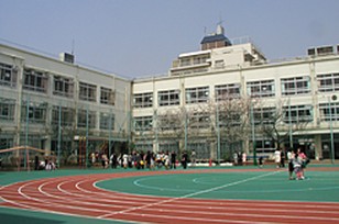 小学校　落合第二小学校（小学校）まで738m