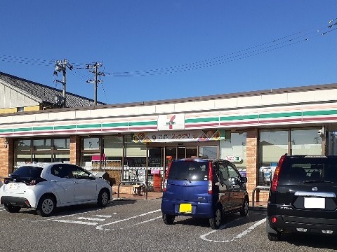 コンビニ　セブンイレブン婦中上田島店（コンビニ）まで600m