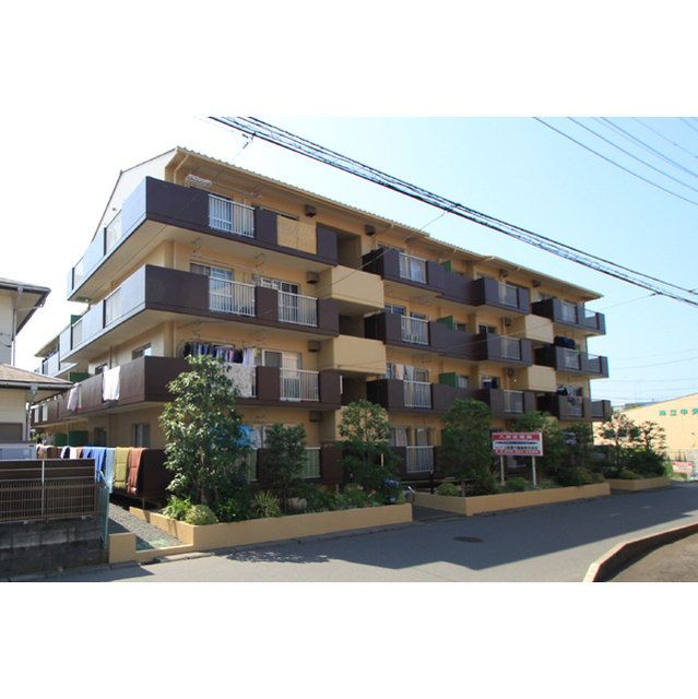 建物外観　鉄筋コンクリート造の賃貸マンション