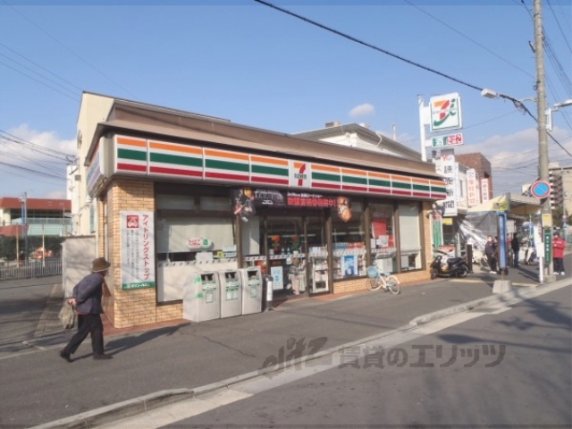 コンビニ　セブンイレブン向島ニュータウン（コンビニ）まで230m
