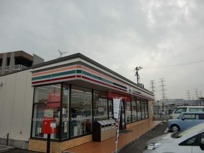 コンビニ　セブンイレブン（コンビニ）まで474m