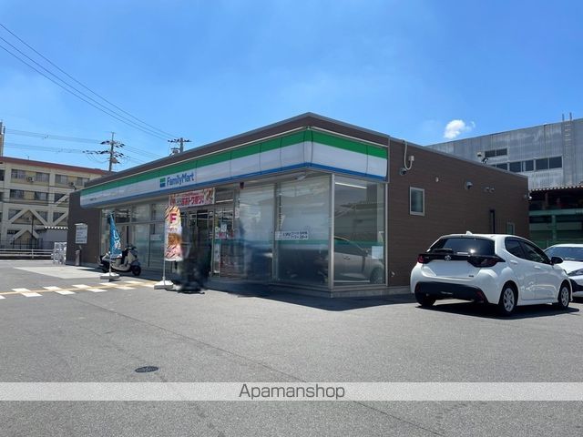 コンビニ　ファミリーマート（コンビニ）まで679m
