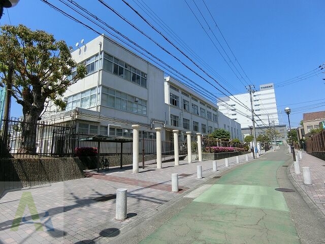 中学校　神戸市立湊川中学校（中学校）まで739m