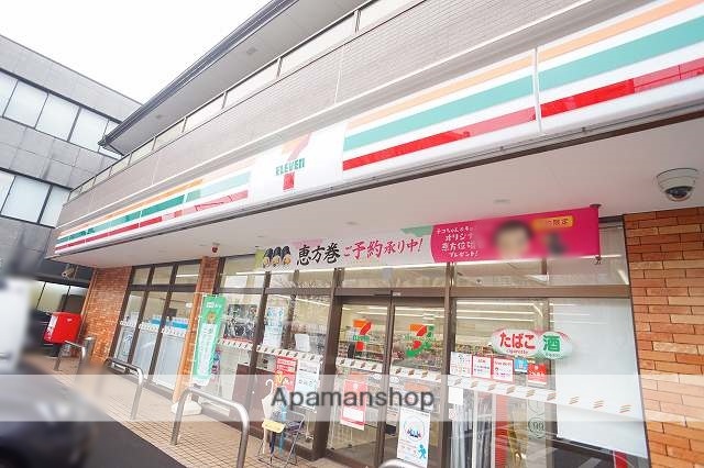 コンビニ　セブンイレブン（コンビニ）まで737m