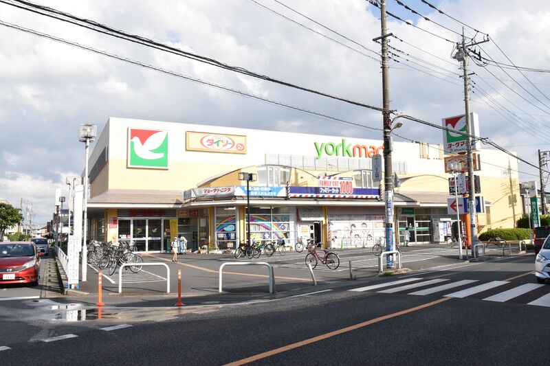 スーパー　ヨークマート越谷赤山店（スーパー）まで760m