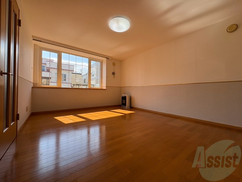 居室・リビング　広くてキレイなお部屋が広がっていて、充実した生活が送れそう。