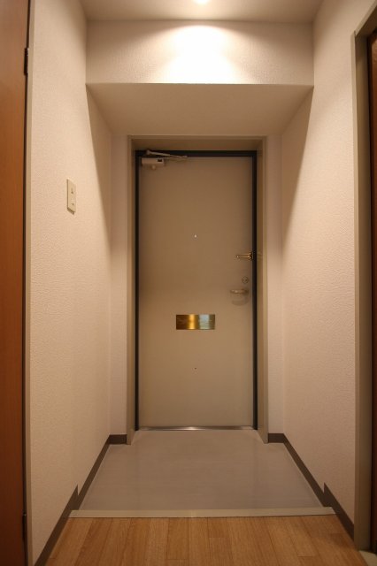 玄関　同物件別号室のものです。