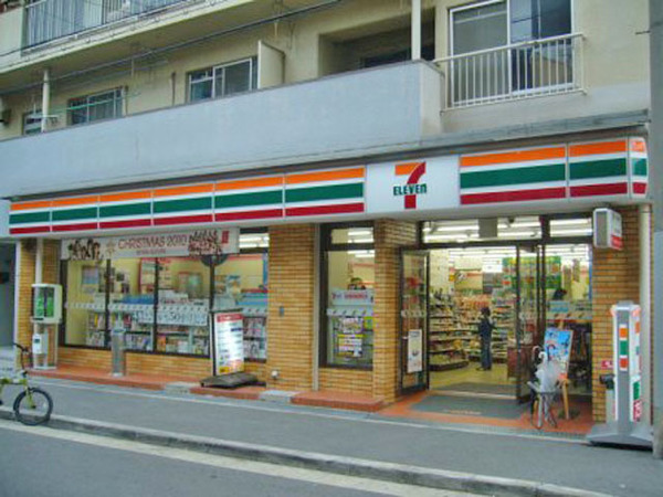 コンビニ　セブンイレブン大阪南堀江１丁目店（コンビニ）まで135m