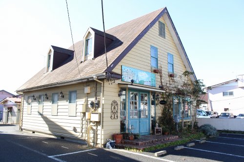 飲食店　ア・ラ・ボンヌ・ママン（飲食店）まで239m