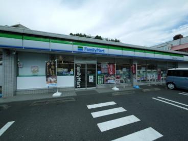 コンビニ　ファミリーマート 世田谷粕谷一丁目店（コンビニ）まで311m