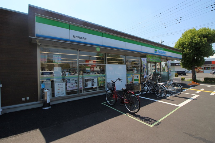 コンビニ　ファミリーマート（コンビニ）まで260m