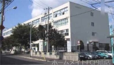 中学校　札幌市立発寒中学校（中学校）まで263m