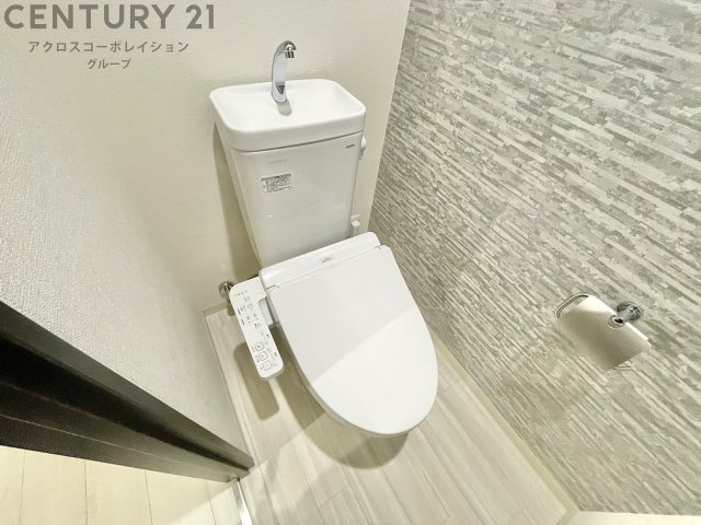 トイレ　温水洗浄便座付きのトイレです♪