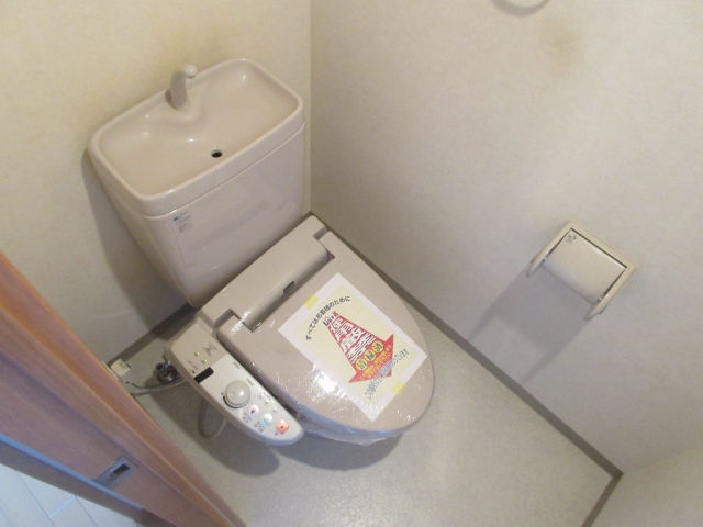ＪＲ関西本線 高井田駅 徒歩3分 5階建 築23年のトイレ写真