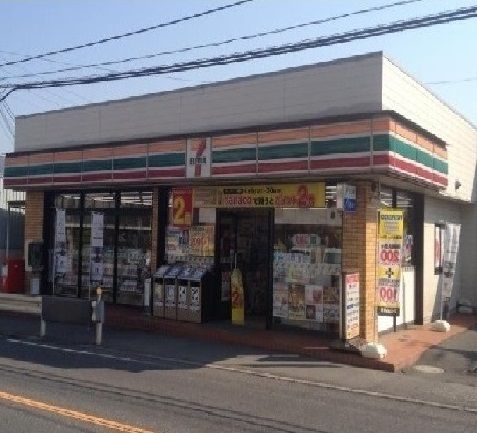 コンビニ　セブンイレブン（コンビニ）まで140m