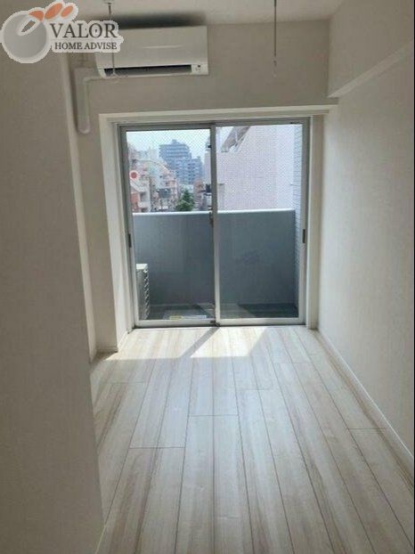 ブルーライン 伊勢佐木長者町駅 徒歩5分 11階建 築8年の居間写真