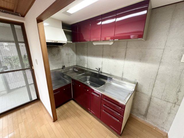 キッチン　キッチンにも収納がたっぷりあって便利です♪