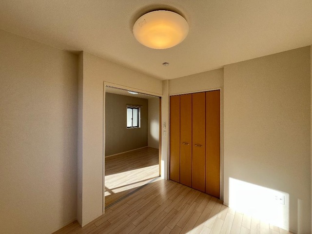 栗森2丁目新築アパートの居間写真