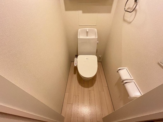 栗森2丁目新築アパートのトイレ写真