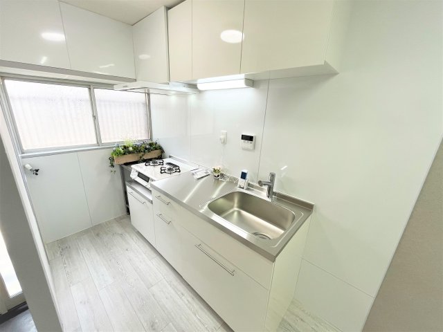 大阪府寝屋川市御幸東町 戸建22のキッチン写真