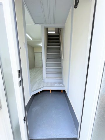 大阪府寝屋川市御幸東町 戸建22の玄関写真