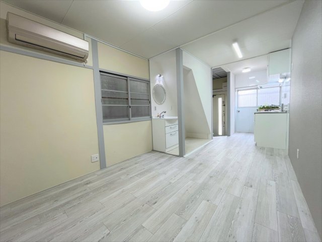 大阪府寝屋川市御幸東町 戸建22の居間写真