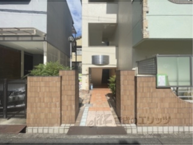 秀栄マンションの外観写真