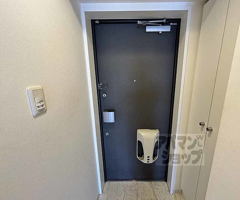 フォース三条の玄関写真