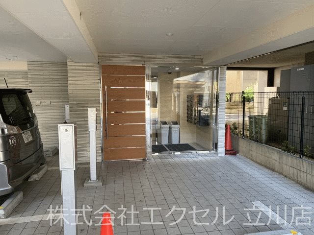 エントランス　安心のオートロック完備です。