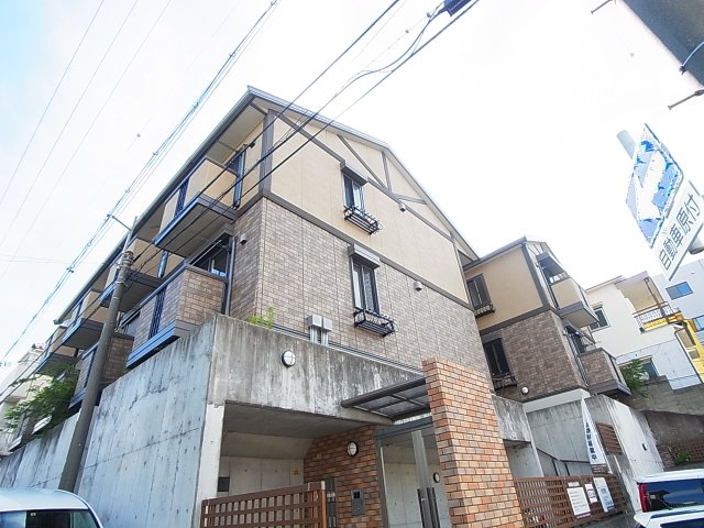 神戸市垂水区星が丘のアパートの建物外観