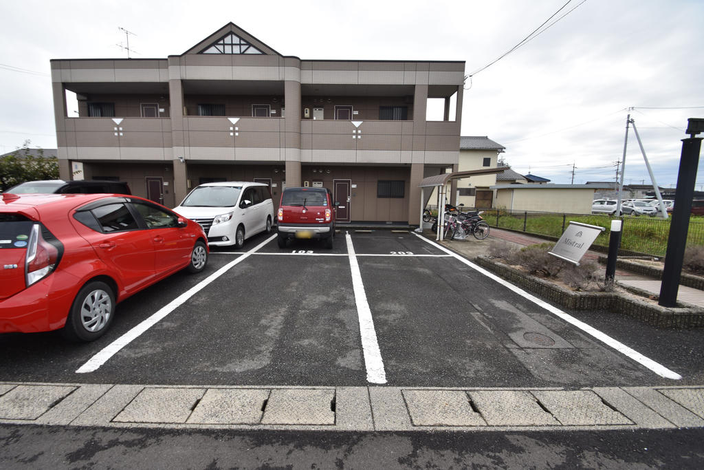 【ミストラルの駐車場】