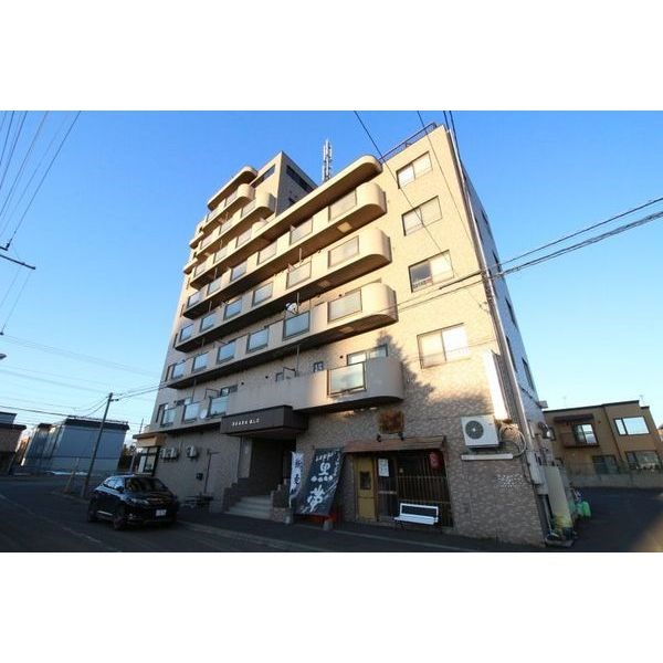 札幌市北区新琴似六条のマンションの建物外観