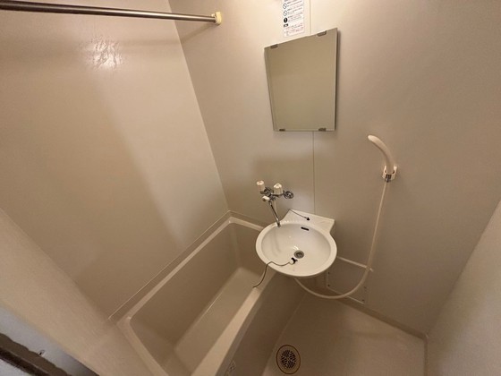 バス・シャワールーム　※別部屋の写真です