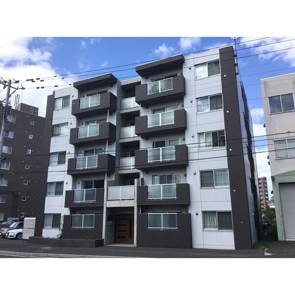 札幌市白石区菊水九条のマンションの建物外観